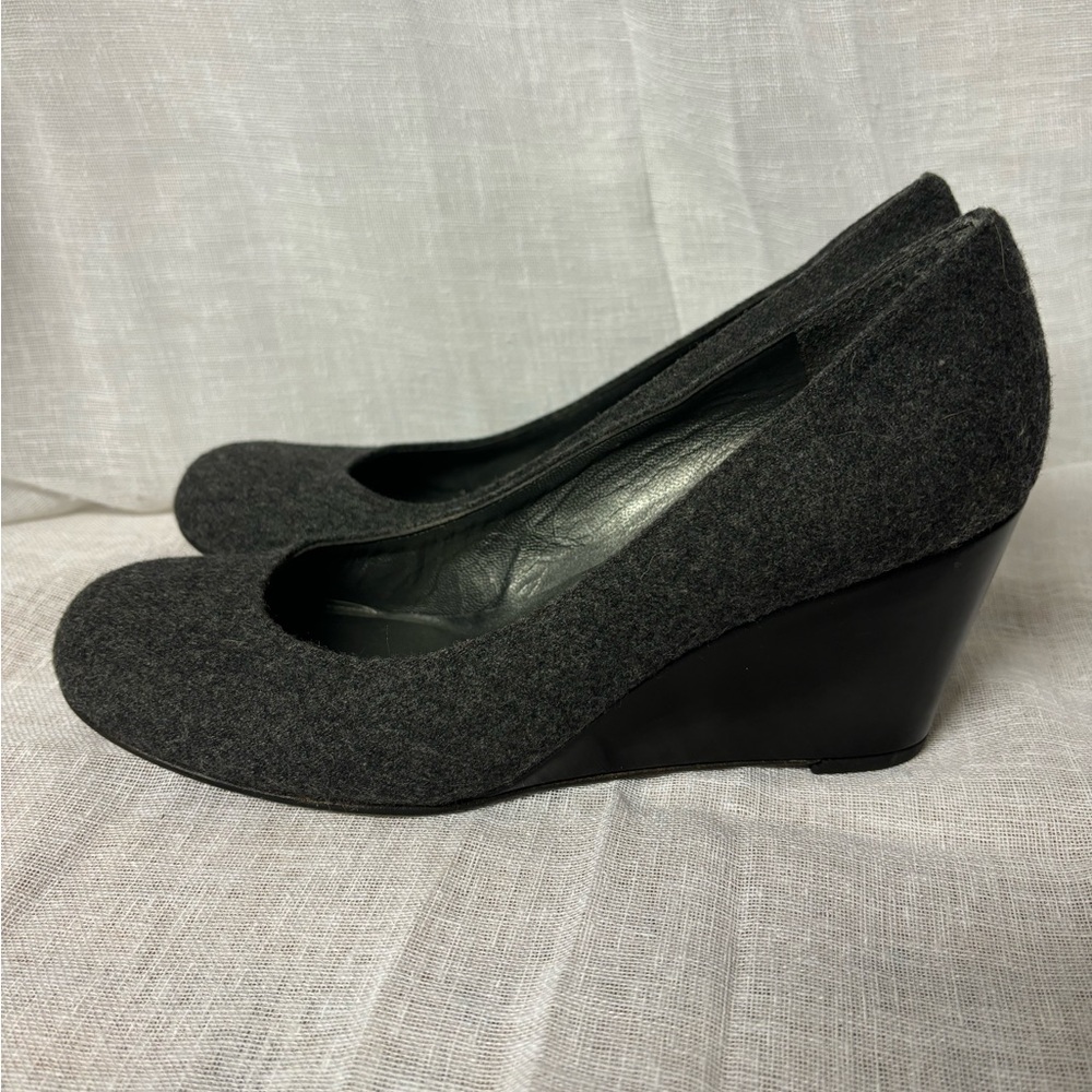Stuart Weitzman SZ 7.5 Classic Gray Wool Wedge Heels